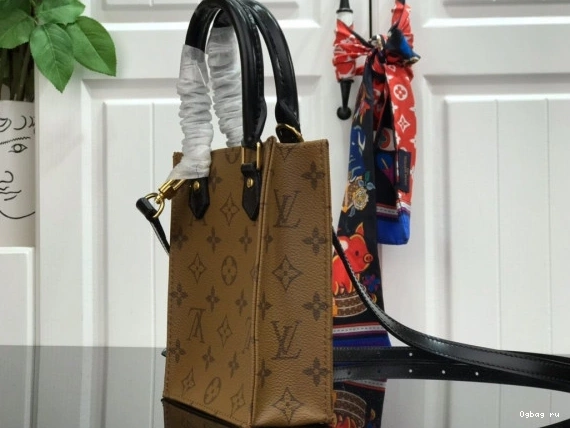 PETIT VUITTON PLAT LOUIS SAC 0819
